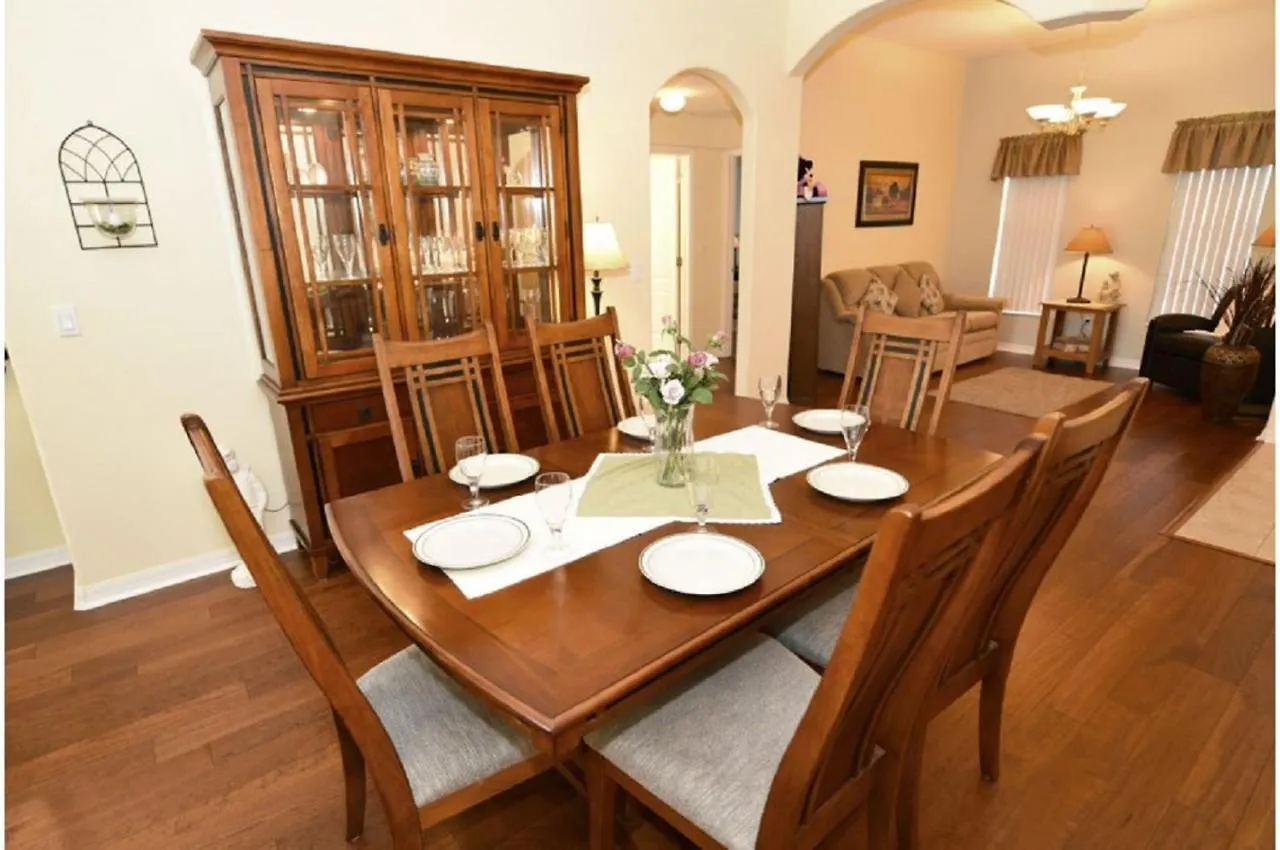 Four-Bedroom Pool Home Davenport
